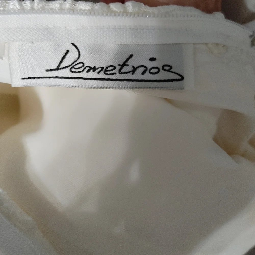 VINTAGE 90'S DEMETRIOS LACE OVERLAY WEDDING DRESS WITH TRANE, OFF-WHITE/WHITE 10 - Picture 16 of 16